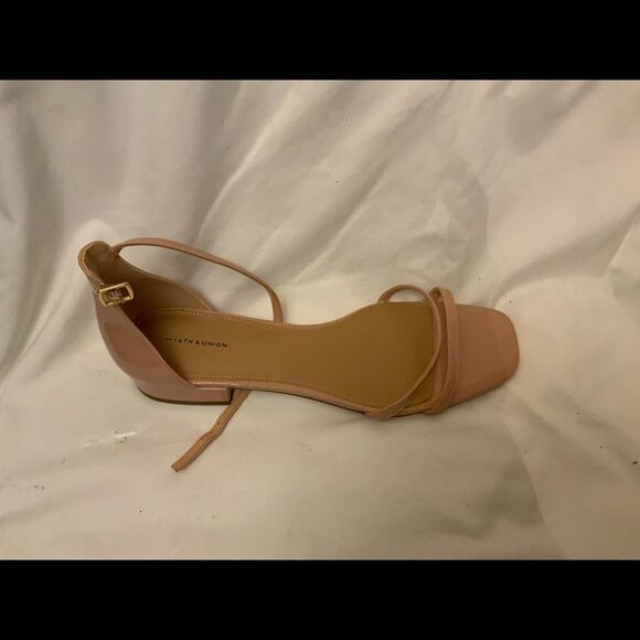 14th & UNION Jemma Faux Patent Leather Sandals Sz 9 - Picture 1 of 10
